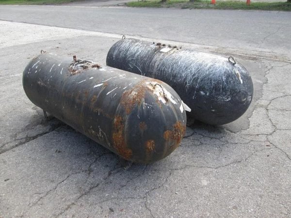 used-250-gallon-scrapped-propane-tank-propane-tank-for-sale-600x450-1.jpg Used 250 Gallon Propane Tank – Salvage Condition - Image 1